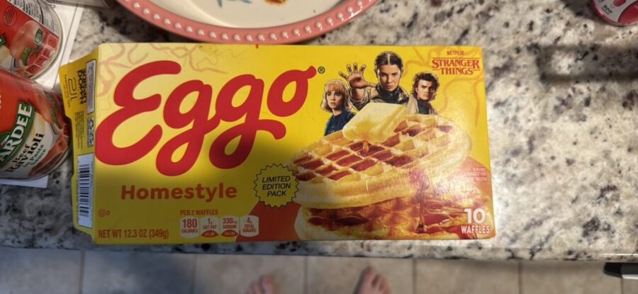Eggo Frozen Waffles Homestyle 16-Count — Front view