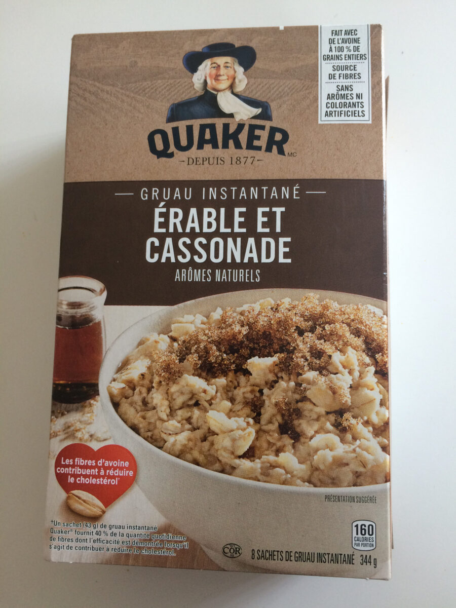 Quaker Instant Oatmeal Apples & Cinnamon Family Pack — Front view