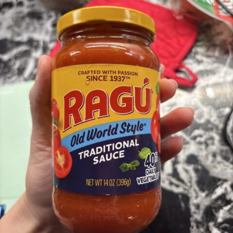 Ragú Pasta Sauce Simply Traditional 45 oz — front of pack