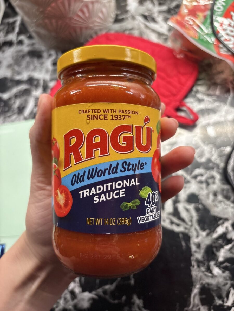 Ragú Pasta Sauce Simply Traditional 45 oz — Front view