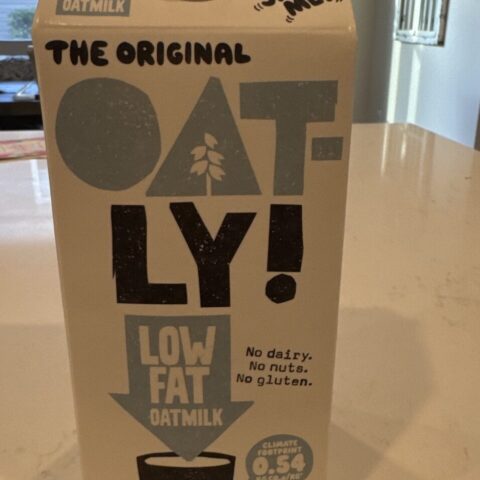 Oatly Oatmilk Low Fat 32 fl oz — front of pack