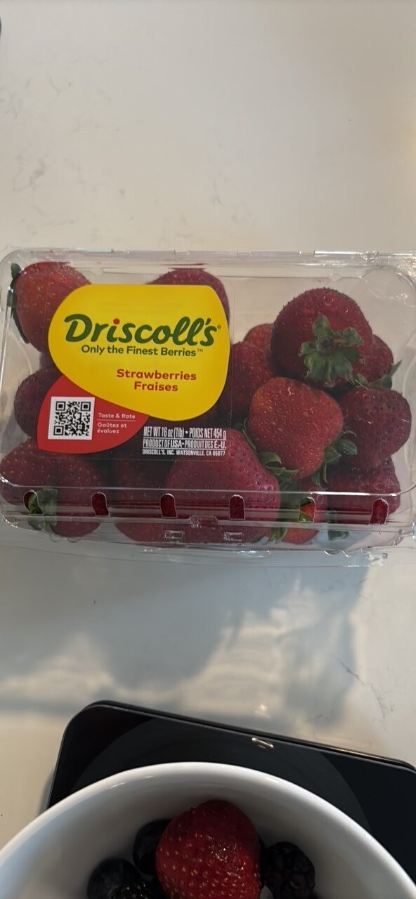 Driscoll’s Strawberries Fresh 2 lb — Front view