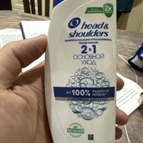 Head & Shoulders Shampoo Green Apple 32.1 fl oz — front of pack